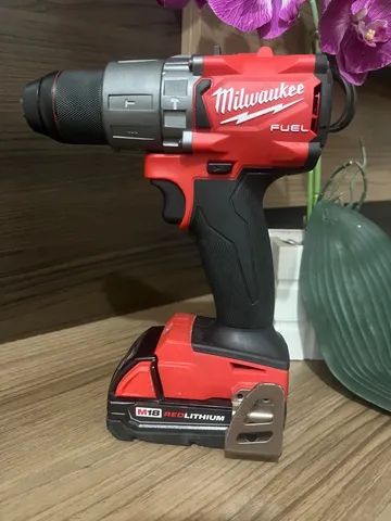 Parafusadeira e furadeira  MILWAUKEE 18V