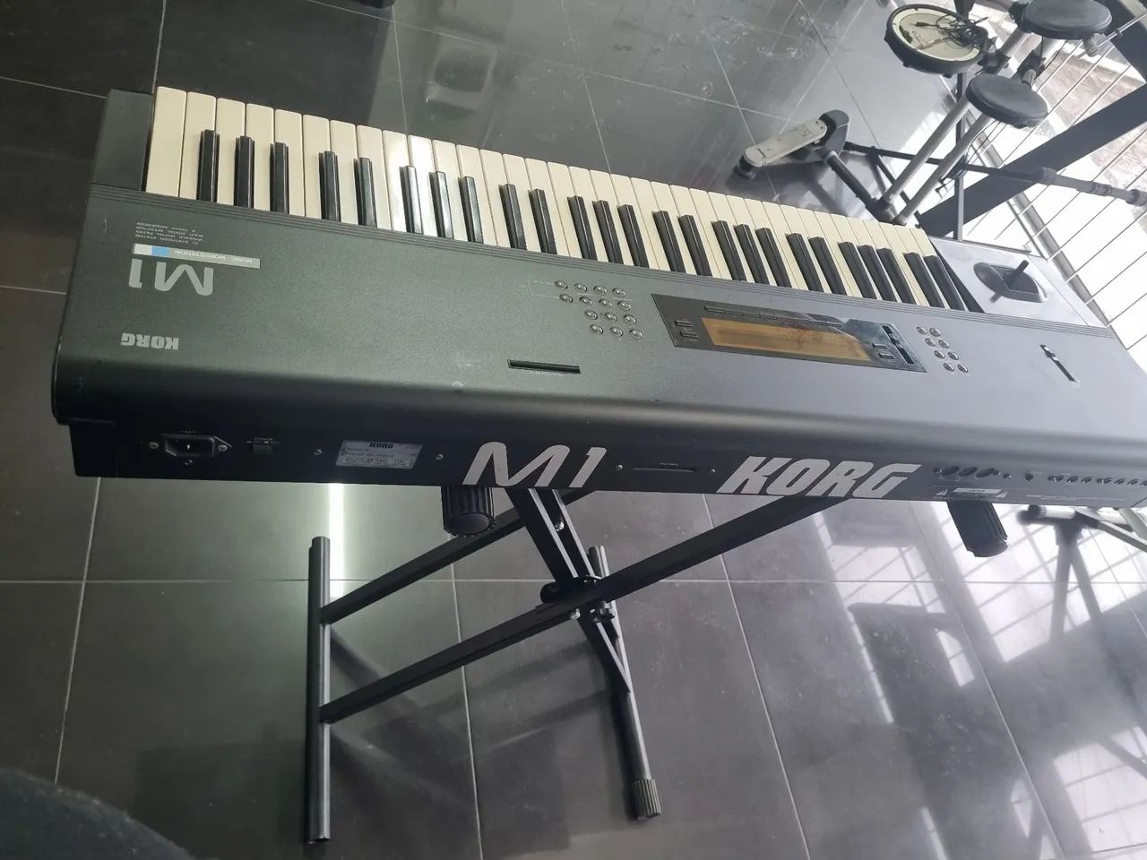 Teclado Korg M1 - Workstation AI Synth - Instrumentos musicais