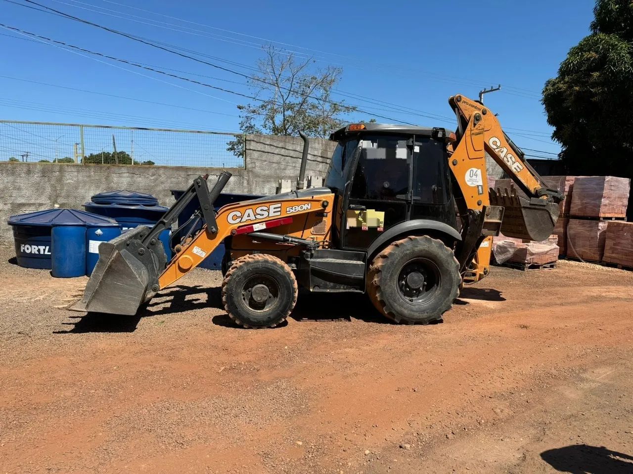 Pá Carregadeira CASE 580N - Foto 4