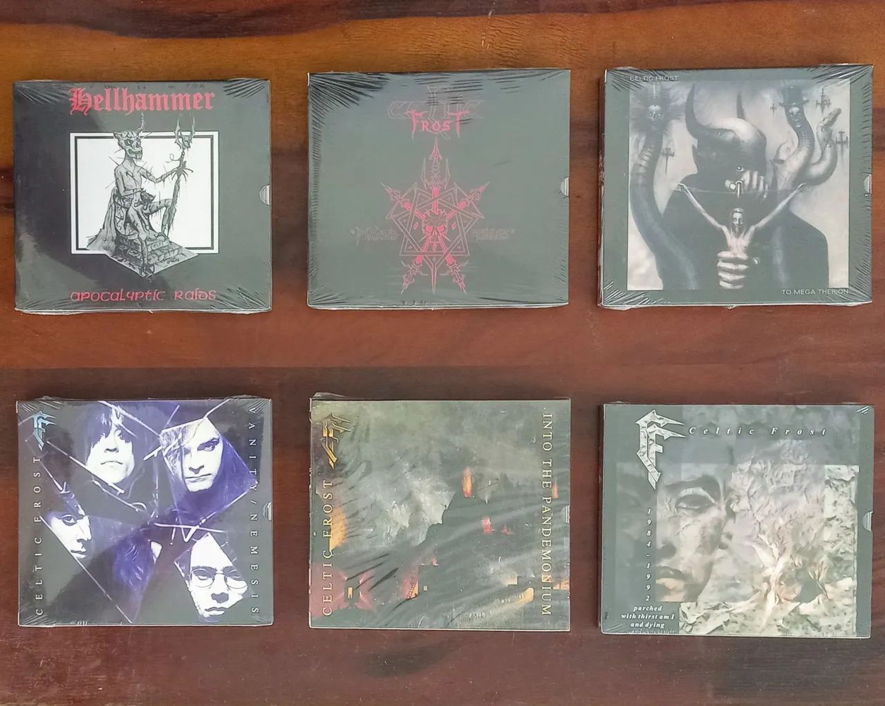 Box 6CDs lacrados Celtic Frost Deluxe  - Foto 2