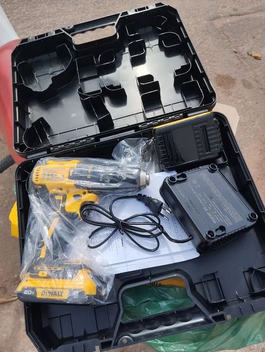 Parafusadeira/furadeira Dewalt 20V 64187037471235120