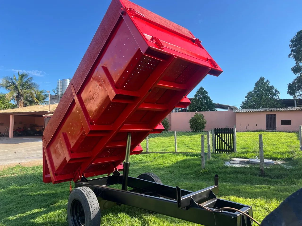 Carreta caçamba agrícola 