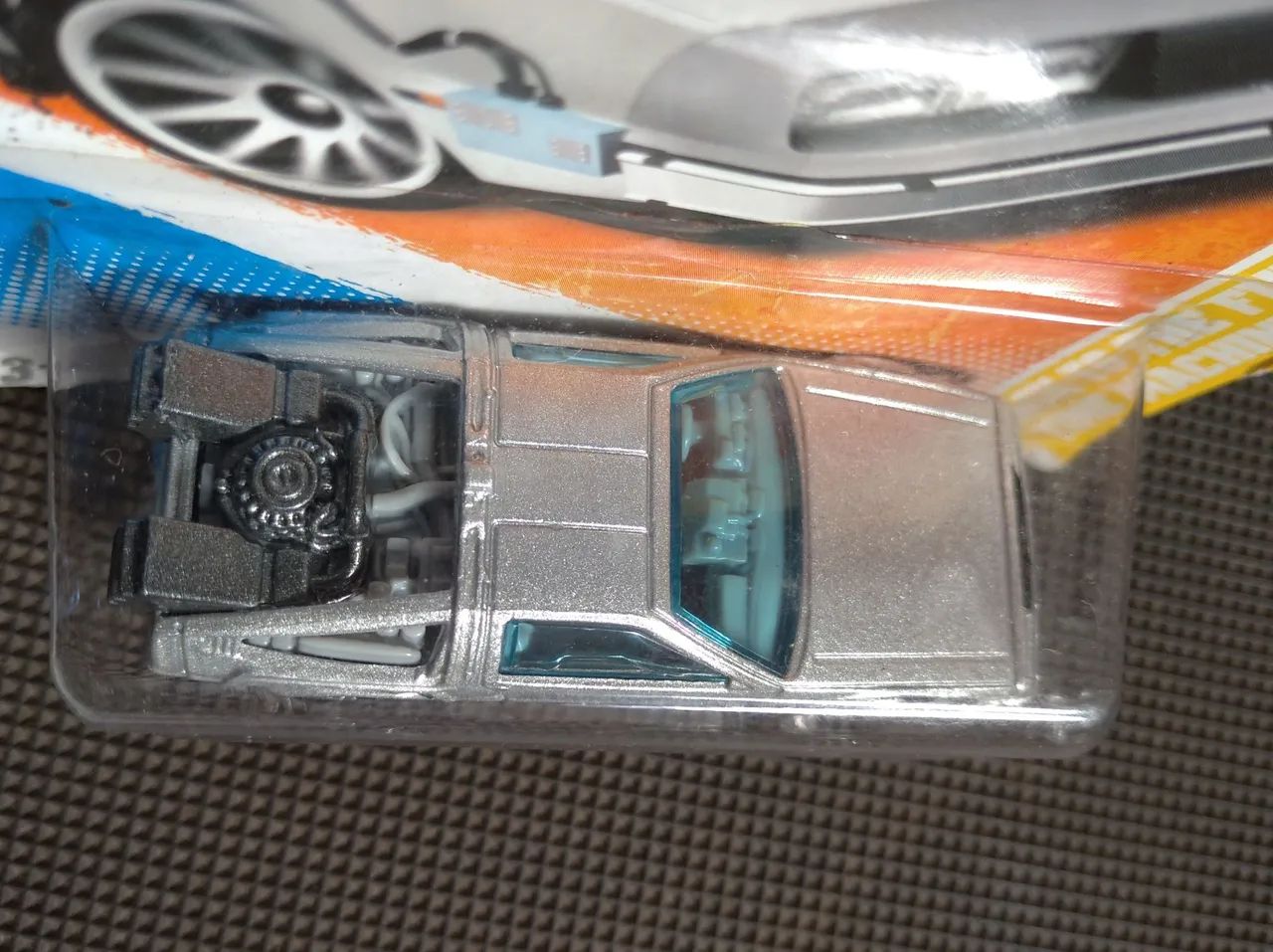 Carrinho Hot Wheels DeLorean - Back to the Future 2011 - Hobbies e