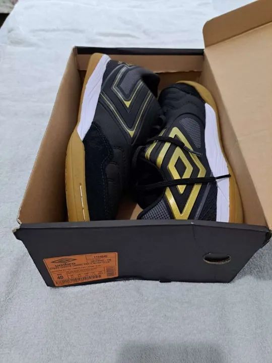 ** Ultimas Somente Retirada **Chuteira Futsal Umbro Pro 5 Bump Preta Tamanho 40 OficialSP - Foto 2