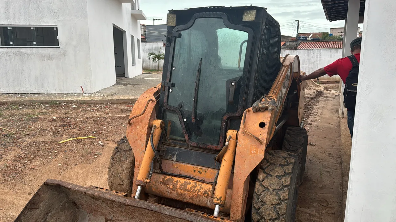 Mini carregadeira Case, ideal para construção!