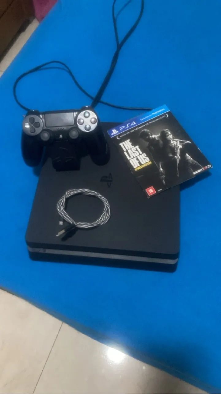 Playstation 4 Slim com The Last of Us Remastered