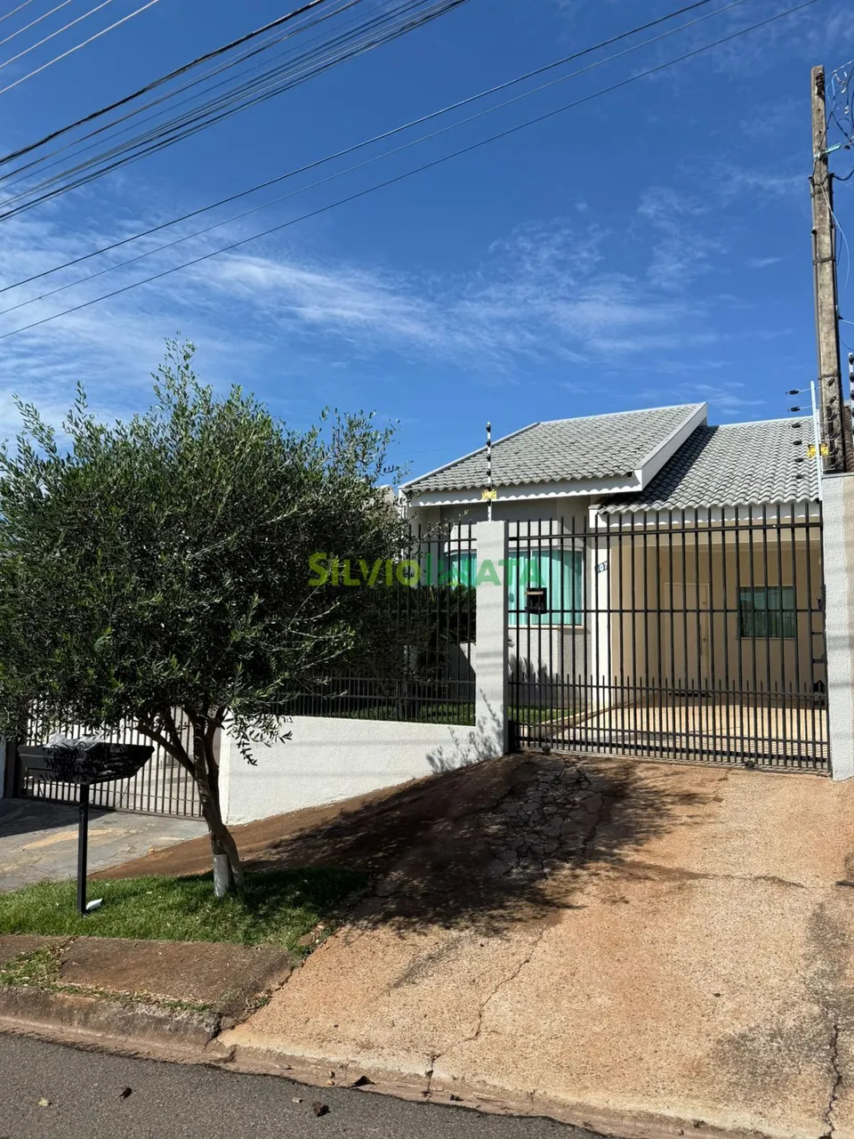 EXCELENTE CASA DE 02 QUARTOS SENDO 01 SUÍTE, PARA MORAR NO JARDIM BRASIL.