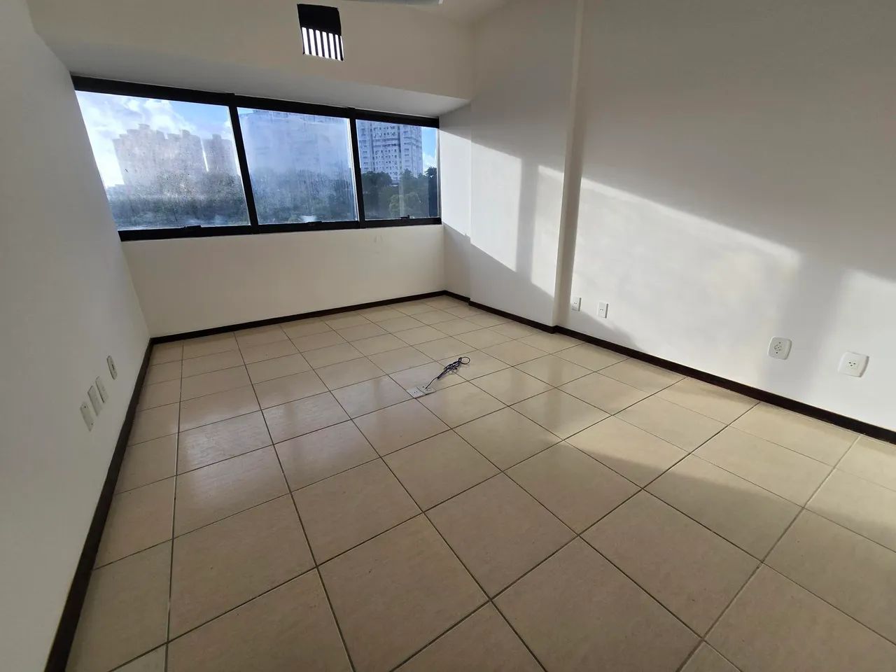 Excelente sala comercial na avenida ACM - Foto 3