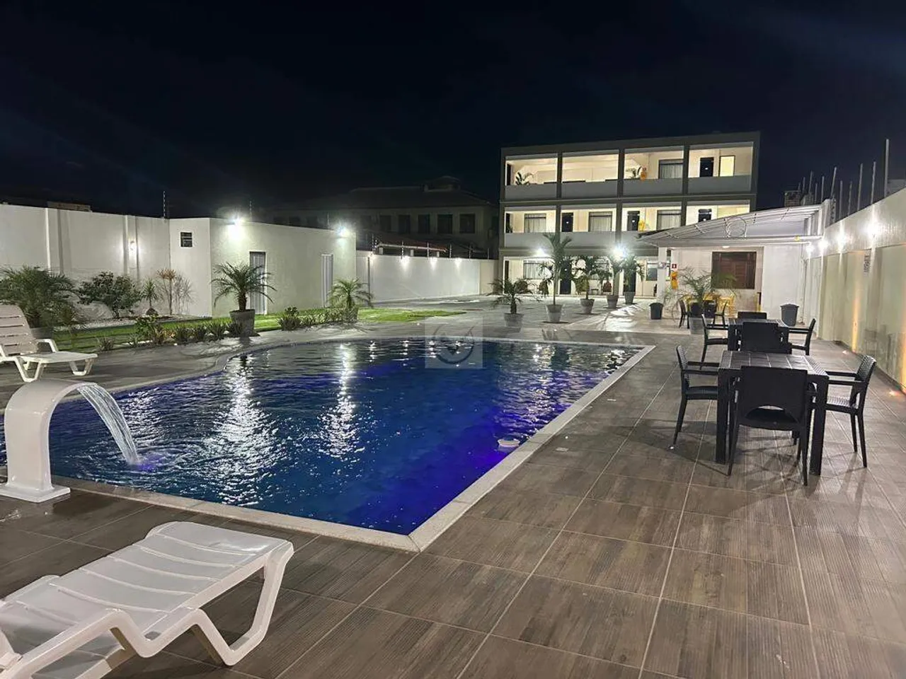 Casa para aluguel com Piscina, Sete Quartos, sendo 07 Suites , na Zona de Espansão/Mosquei
