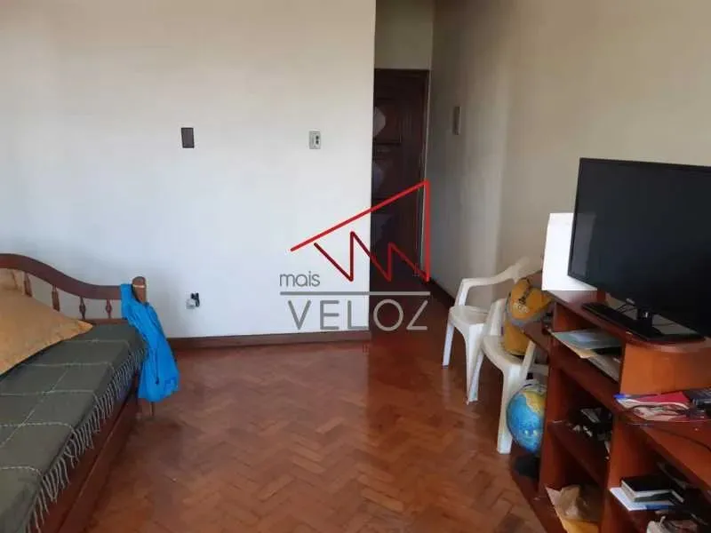 Amplo Quarto e sala no Catete