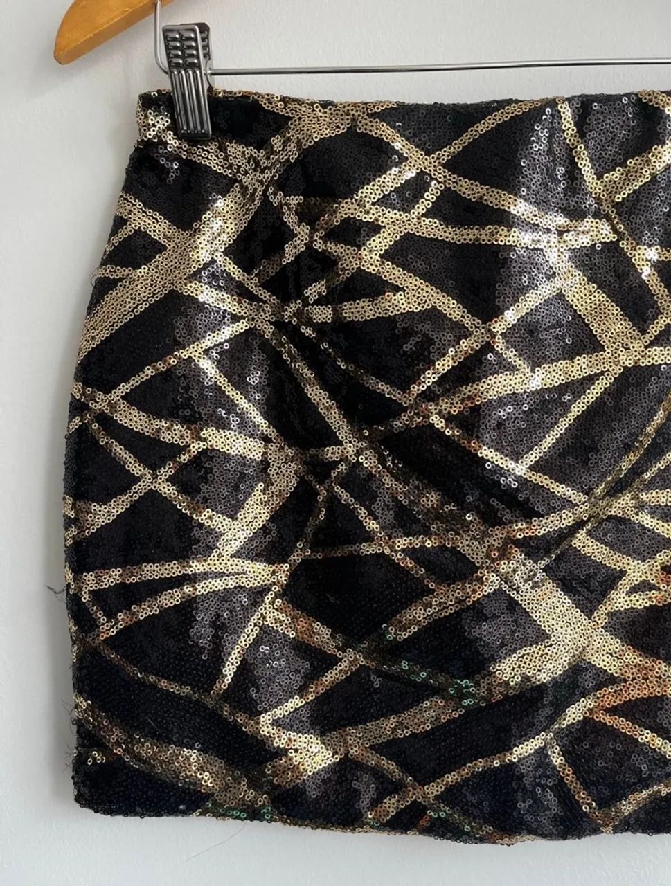 Saia curta com mini paetês preto e dourado - P - Foto 2