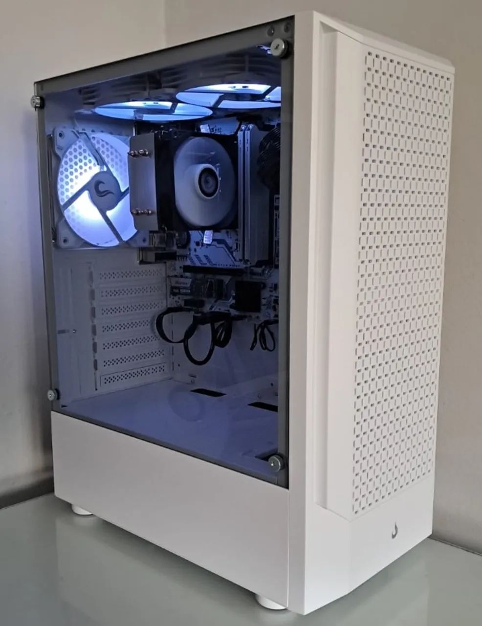 Pc Gamer Ryzen 3 3200G + B450m + 2 x 8gb Memoria + Nvme 256gb (Novo) - Foto 2