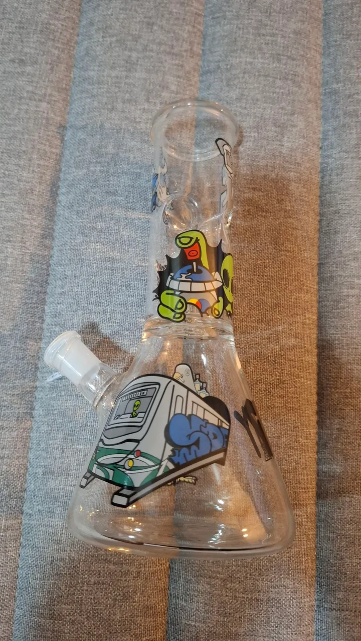 Bong de vidro com design divertido