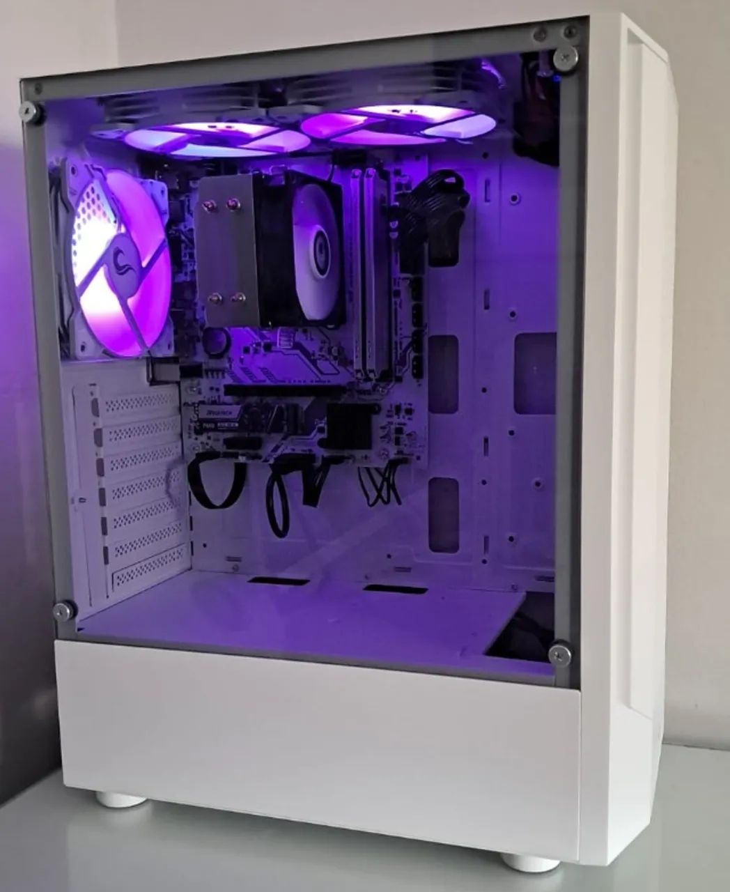 Pc Gamer Ryzen 3 3200G + B450m + 2 x 8gb Memoria + Nvme 256gb (Novo)