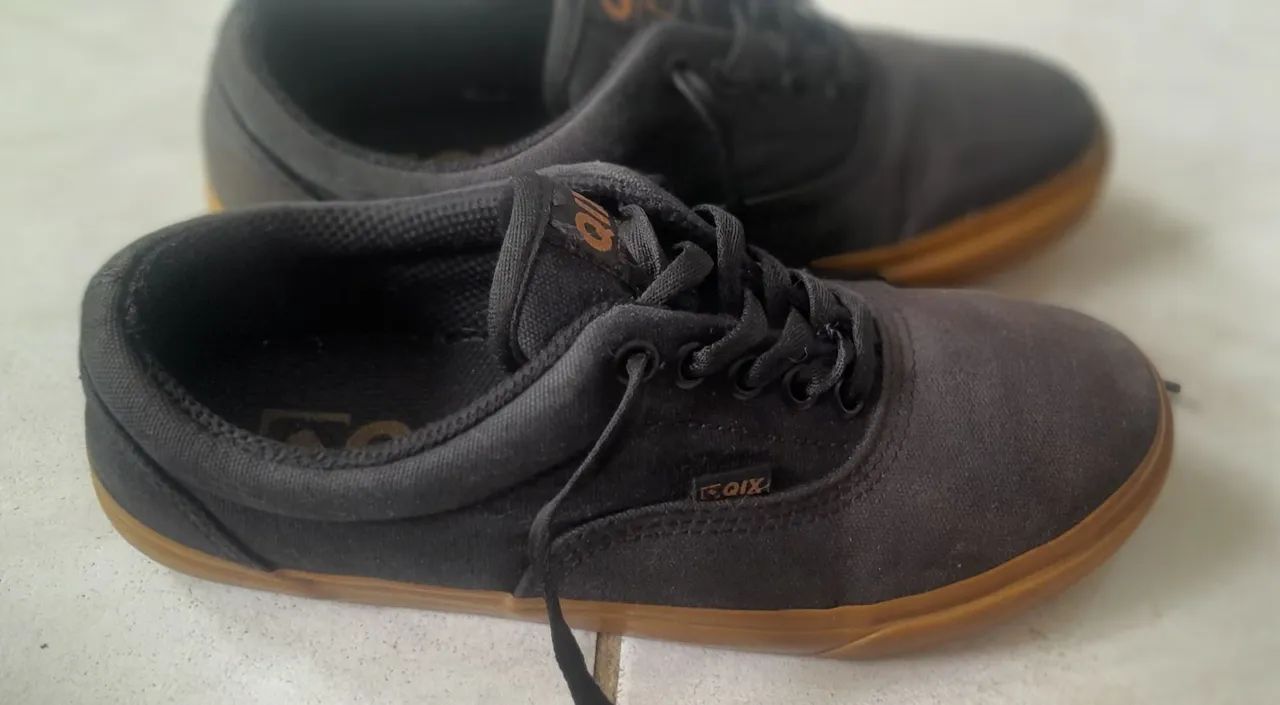 Tênis QIX azul marinho número 37