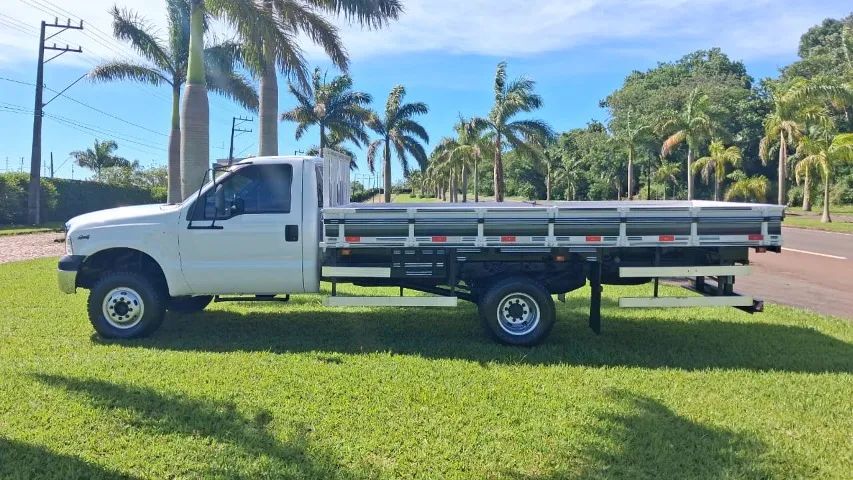 f4000 4x4 com carroceria nova de 4.30m impecavel - Foto 4