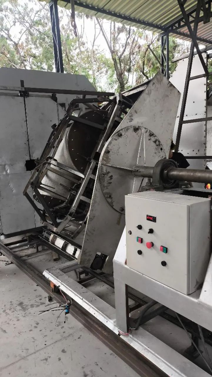 Máquina de rotomoldagem com molde - Foto 3