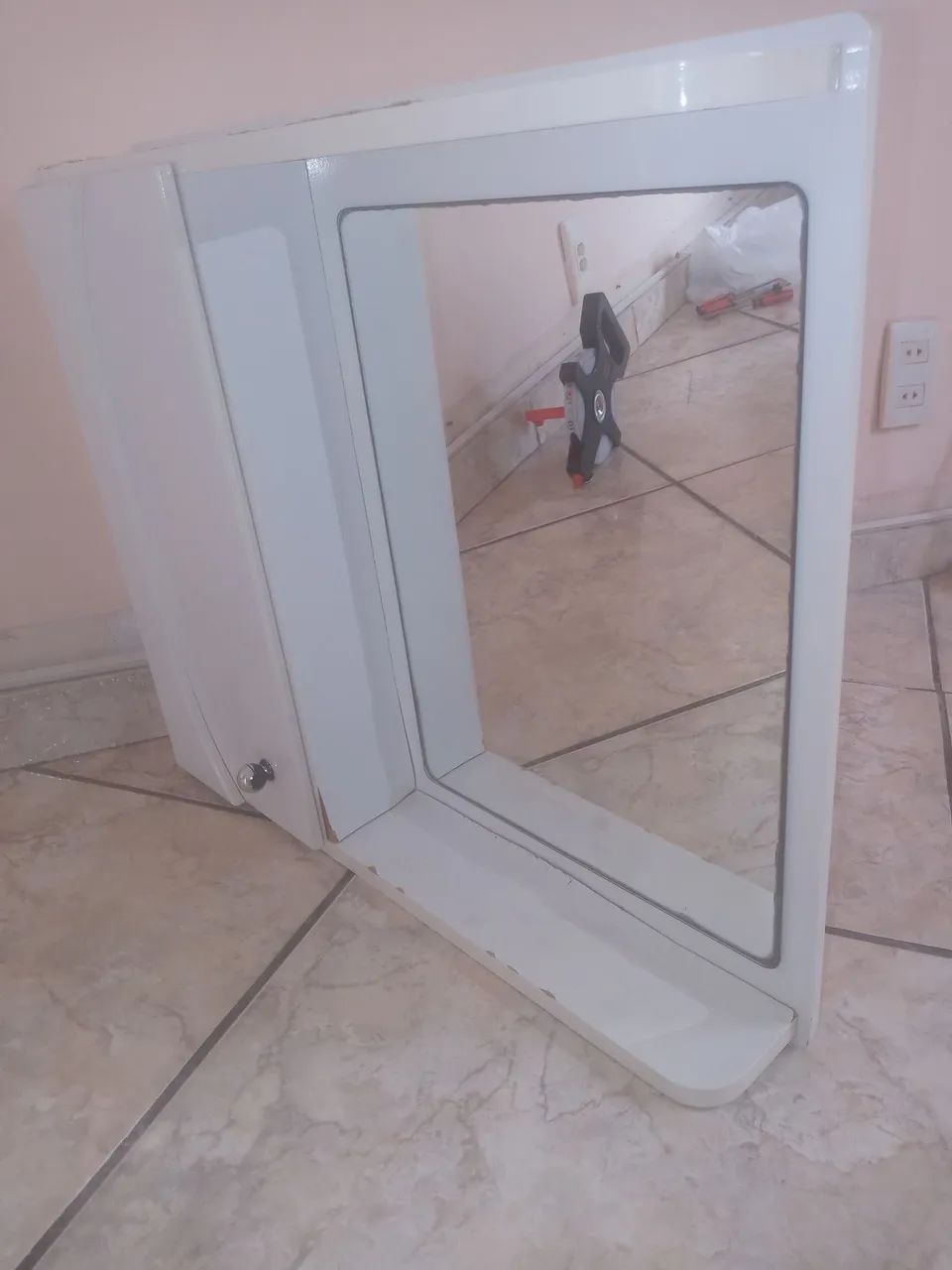 Vendo Armário de Banheiro com Espelho - Foto 2