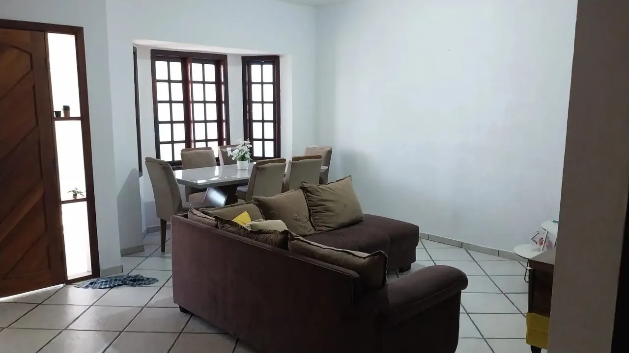 Casa 3 Dormitórios Próxima do Centro em Piracaia