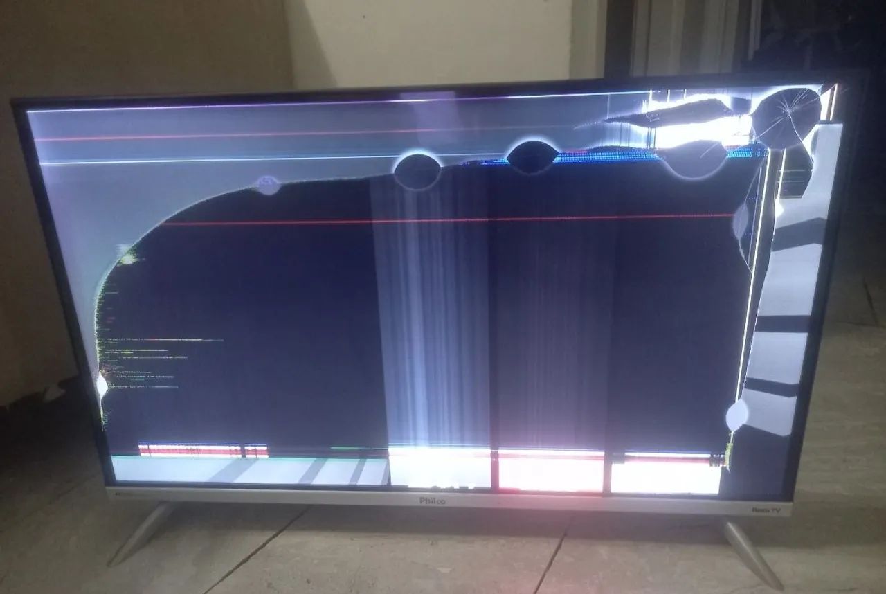 TV Philco com tela quebrada