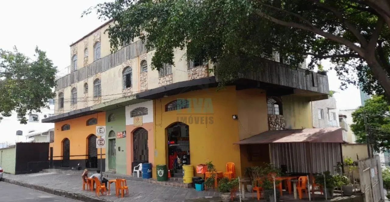 Prédio Comercial e Residencial, no Bairro Caiçaras.