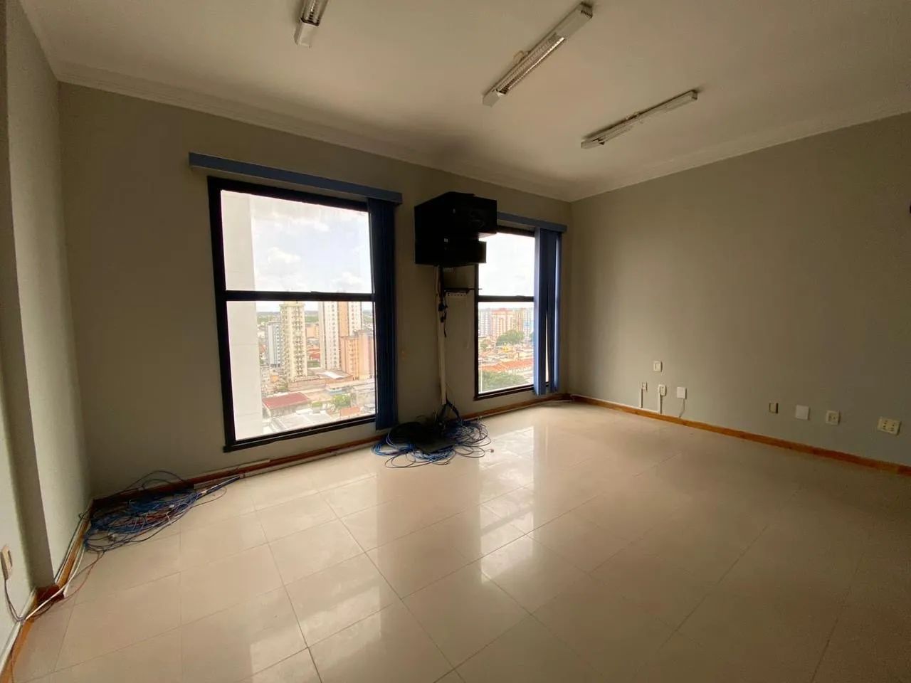 Sala comercial, 48m² no Ed. Metropolitan Tower