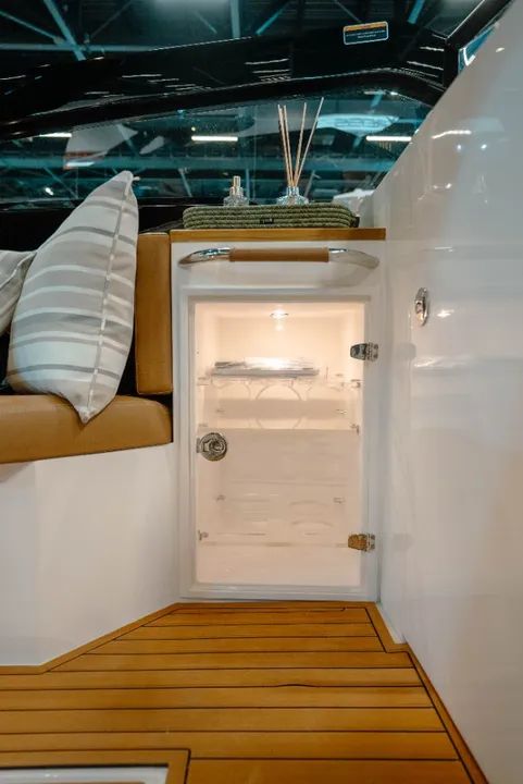 Lancha Azov Z260 Open P\ 14 Passageiros + Banheiro + Espaço Gourmet - Foto 12