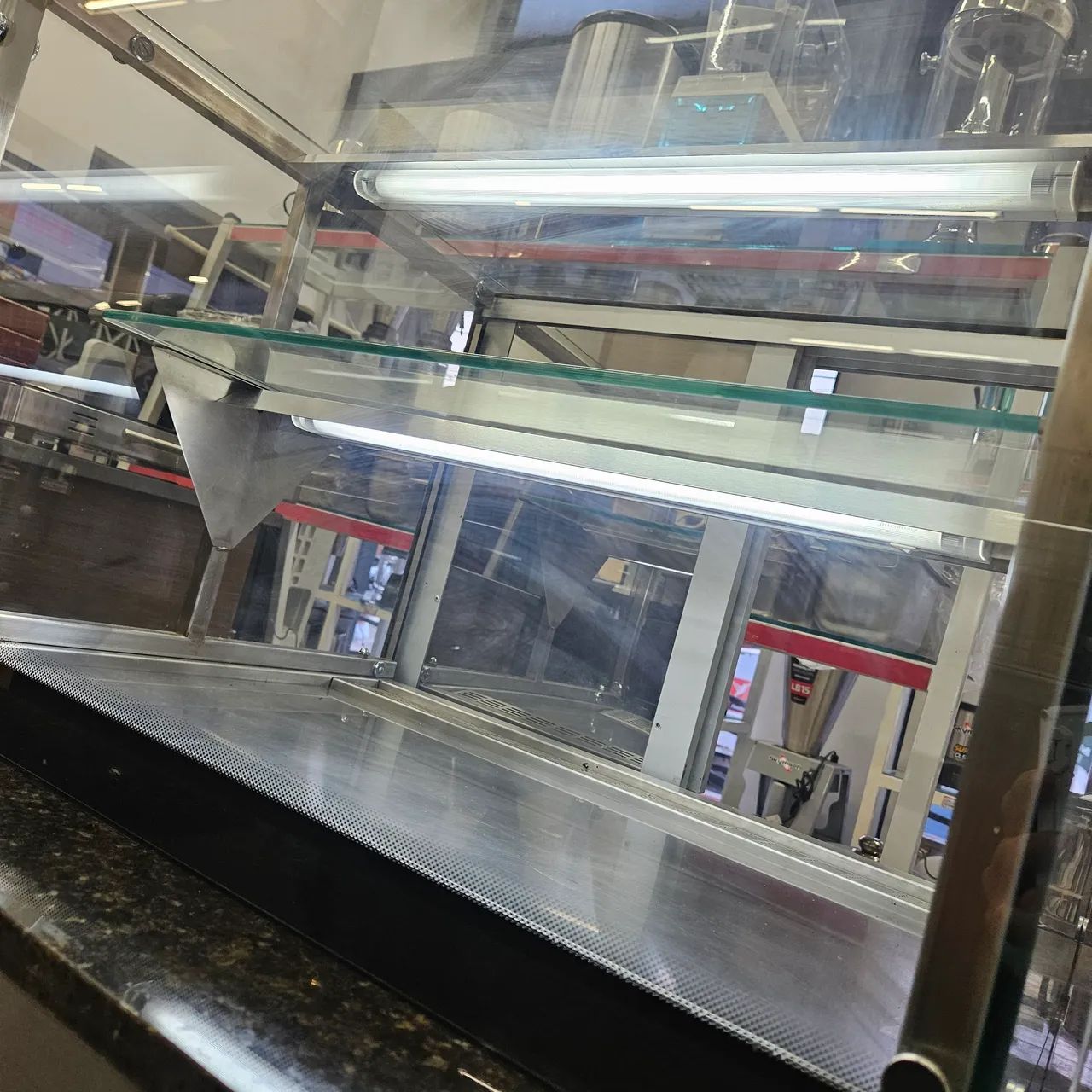 Vitrine refrigerada Ar Forçado Inox, MDF e Granito com Iluminação Led - Foto 4