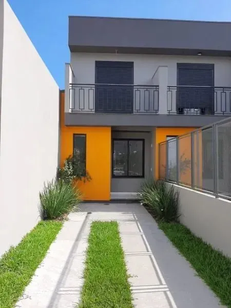 Sobrado em Porto Alegre, no bairro Aberta dos Morros, com 2 dormitório(s), e 2 banheiros, 
