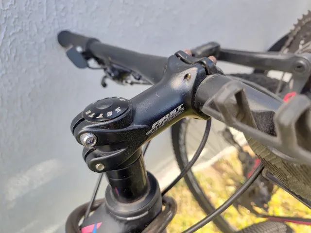 Vendo Bicicleta Aro 29 Marca First Shelby 21 Marchas Shimano e Freios a Disco - Foto 4