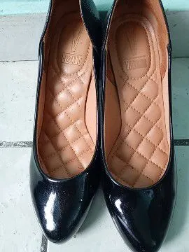 Sapatilha Vizzano Verniz Preta - Elegância e Conforto