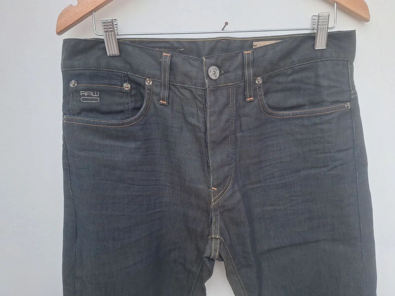 calça jeans resinada g-star raw - Foto 2
