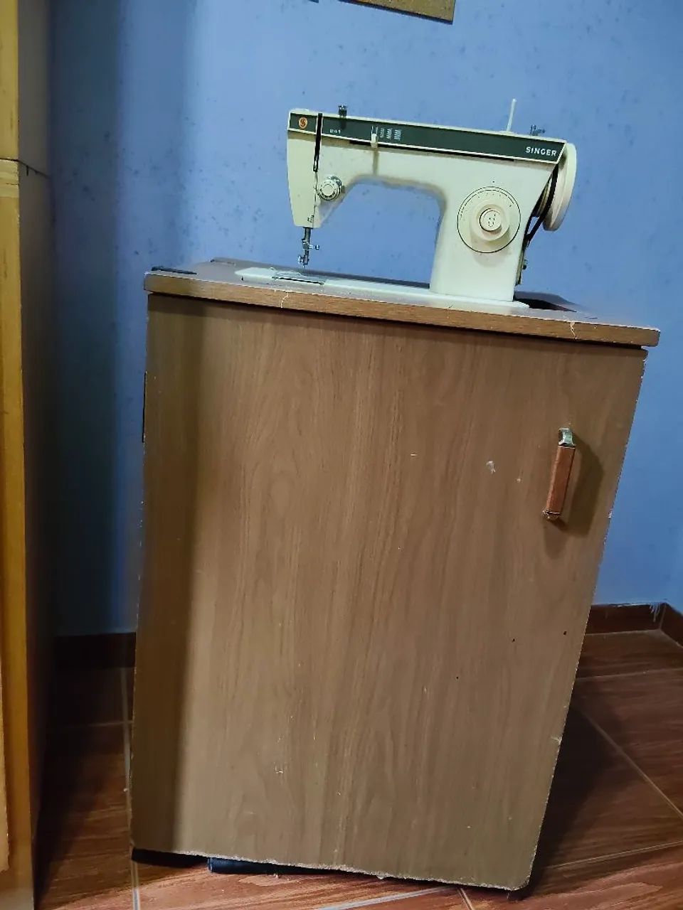 Máquina de costura Singer com gabinete  - Foto 3