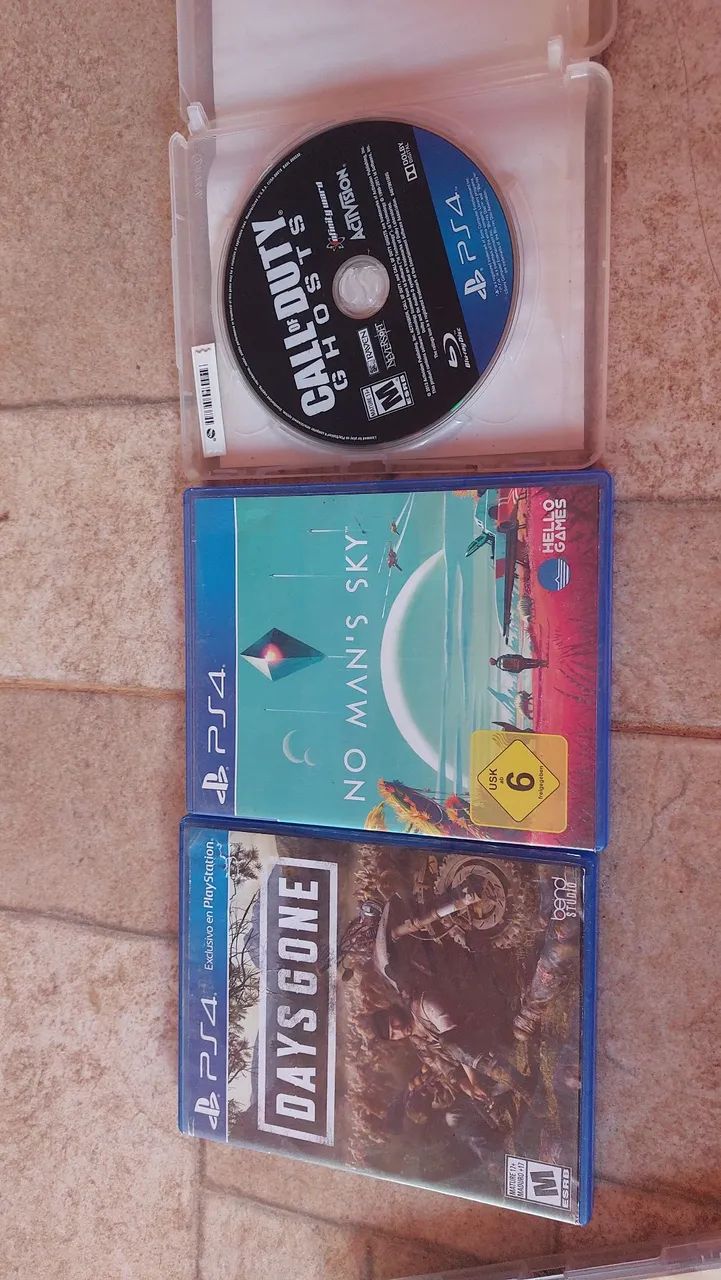 3 jogos PS4 - Call of Duty Ghosts, No Man's Sky e Days Gone