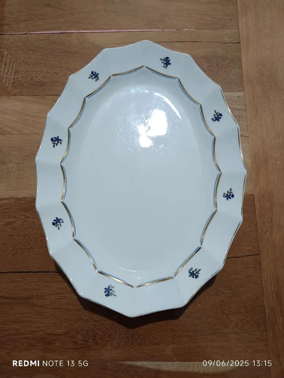 Travessa Oval  Portuguesa, 1950, Decorada com Detalhes Florais