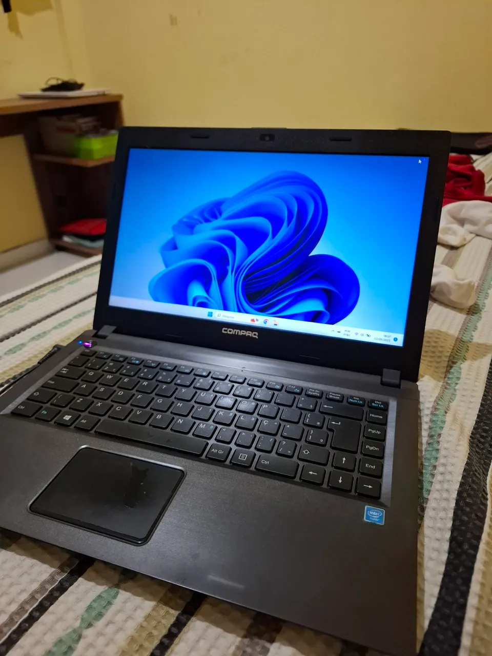 Notebook Compaq com Windows 11