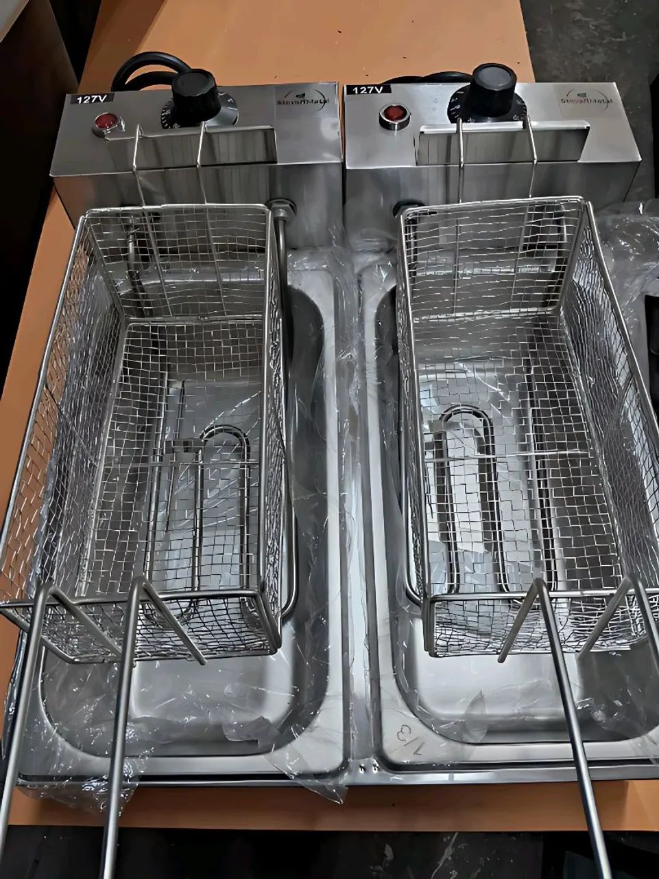 Fritadeira Elétrica Inox Stevan Metal - 2 Cubas de 3 litros, 110V - Nova e Potente
