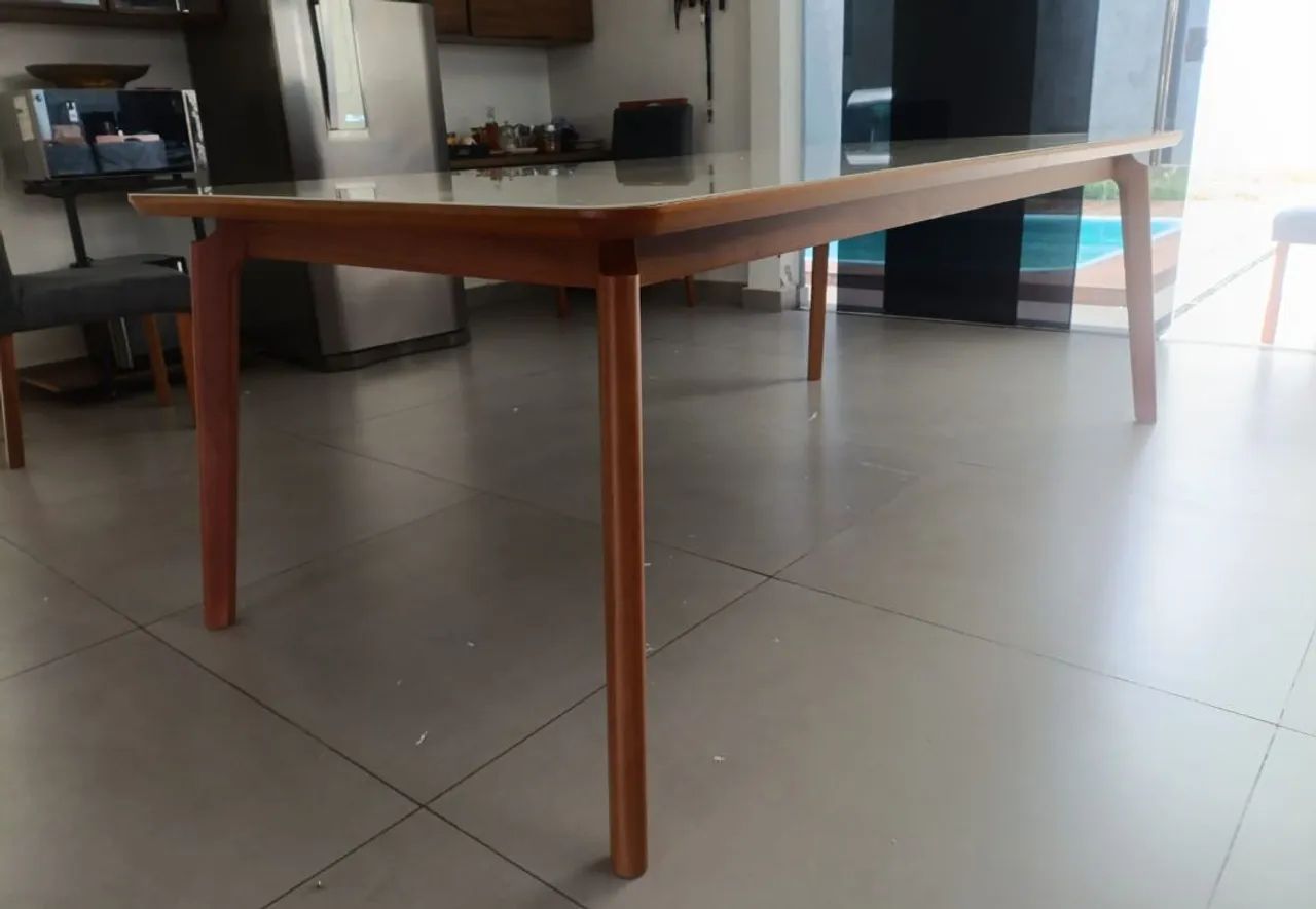 Mesa de jantar para 8 cadeira em madeira maciça ( somente a mesa ) 220x110
