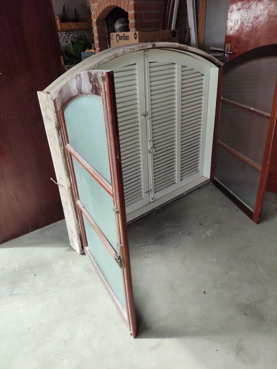 Janela de madeira em arco, estilo colonial - Foto 3