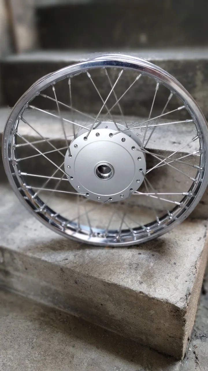 Roda de moto cromada pós acidente start 160 2023