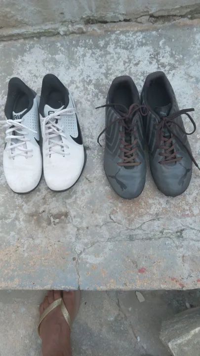 Vende-se uma chuteira society da Nike Vietnã e uma chuteira da society da puma original 