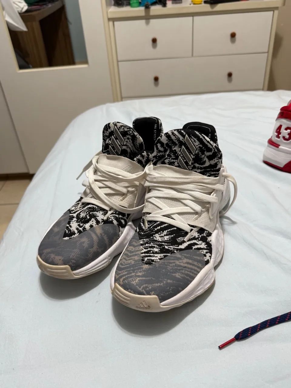 Tênis adidas harden vol. 4 cookies and cream - Tam. 42,5 (tênis de basquete ou vôlei) - Foto 4