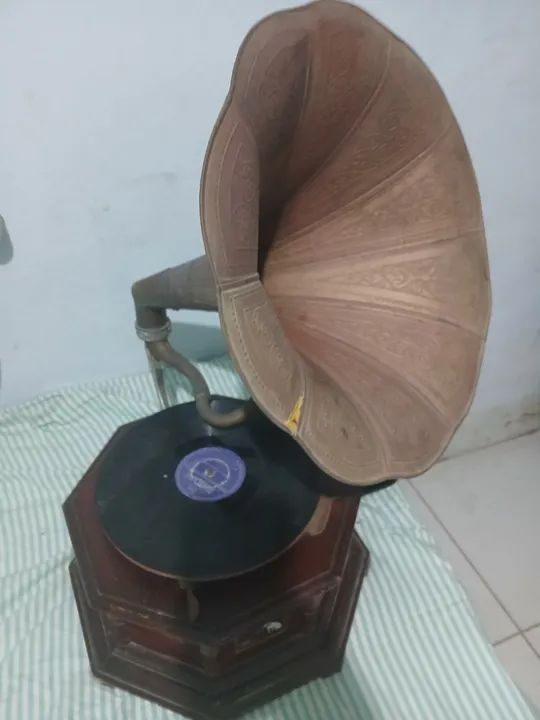 Gramofone - antigo - His Masters Voice em perfeito estado - Foto 6