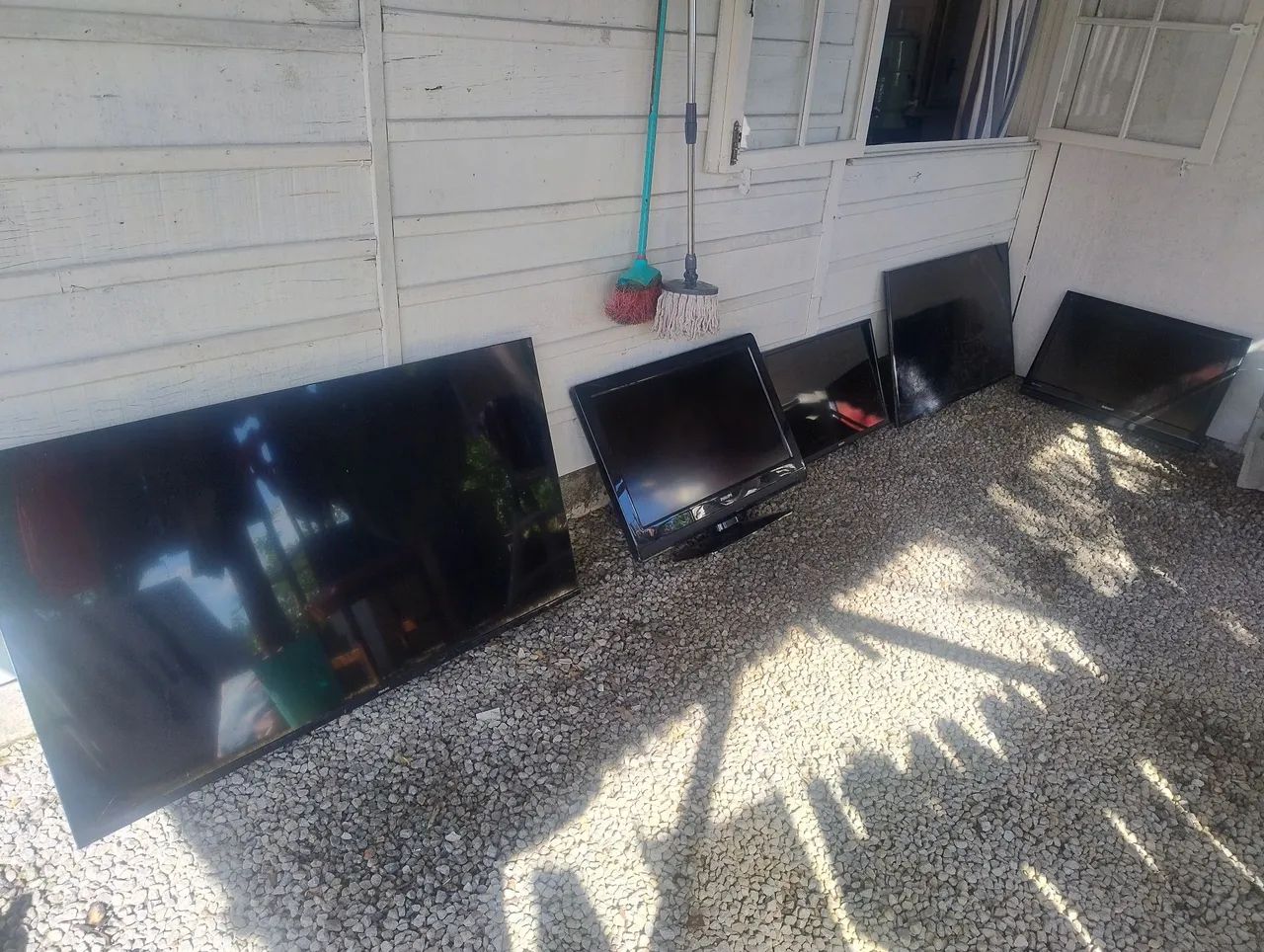  TVs para retirada de peças...100,00 cada uma