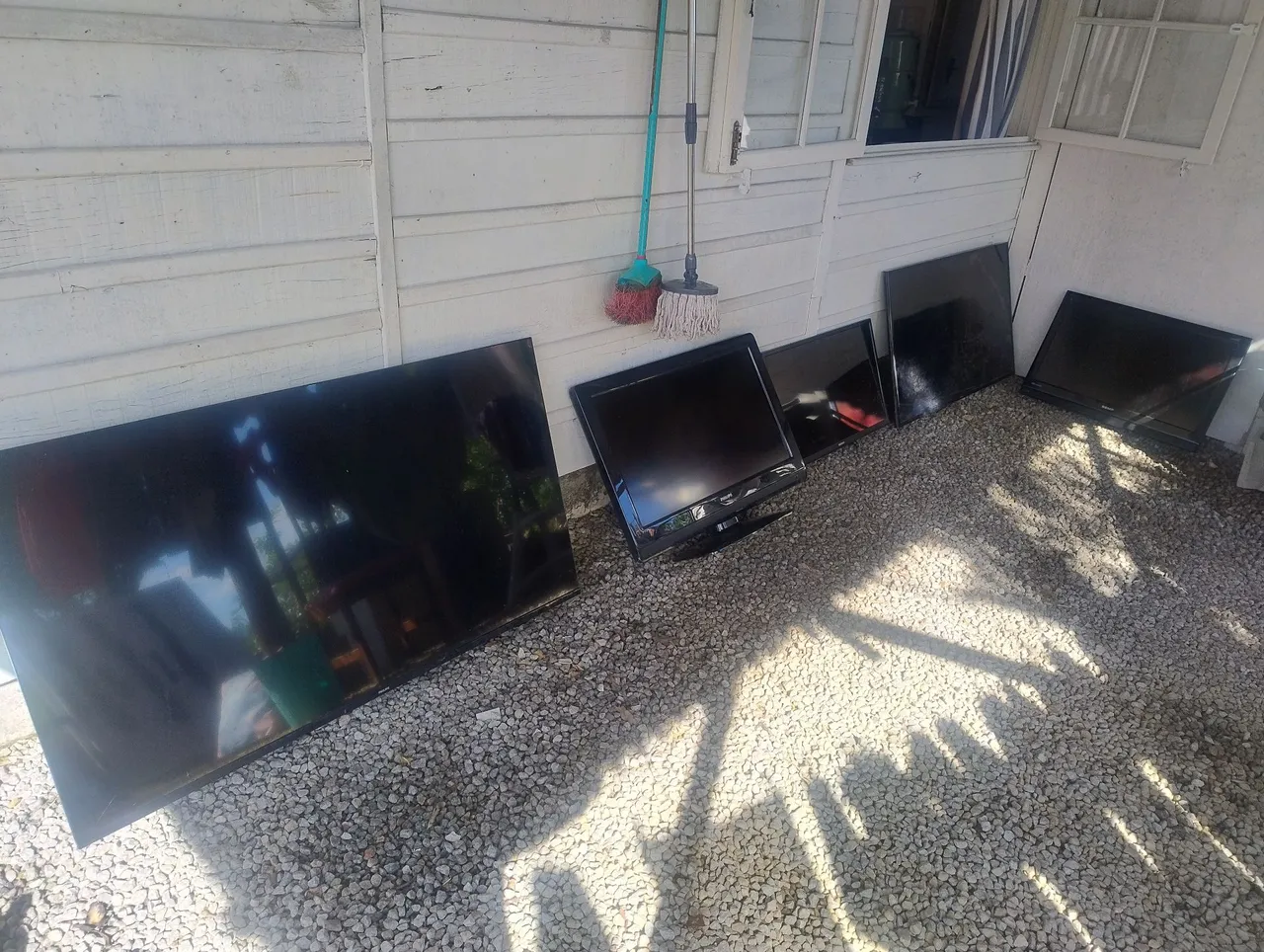  TVs para retirada de peças...100,00 cada uma
