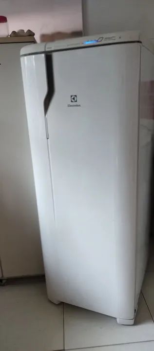 Vendo geladeira Eletrolux frosfree, nunca mexida possibilidade de entrega! - Foto 2