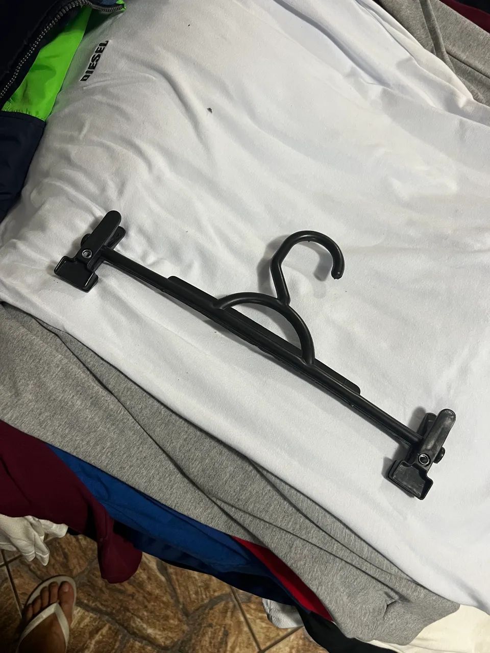 50 Cabides com prendedores ganchos 