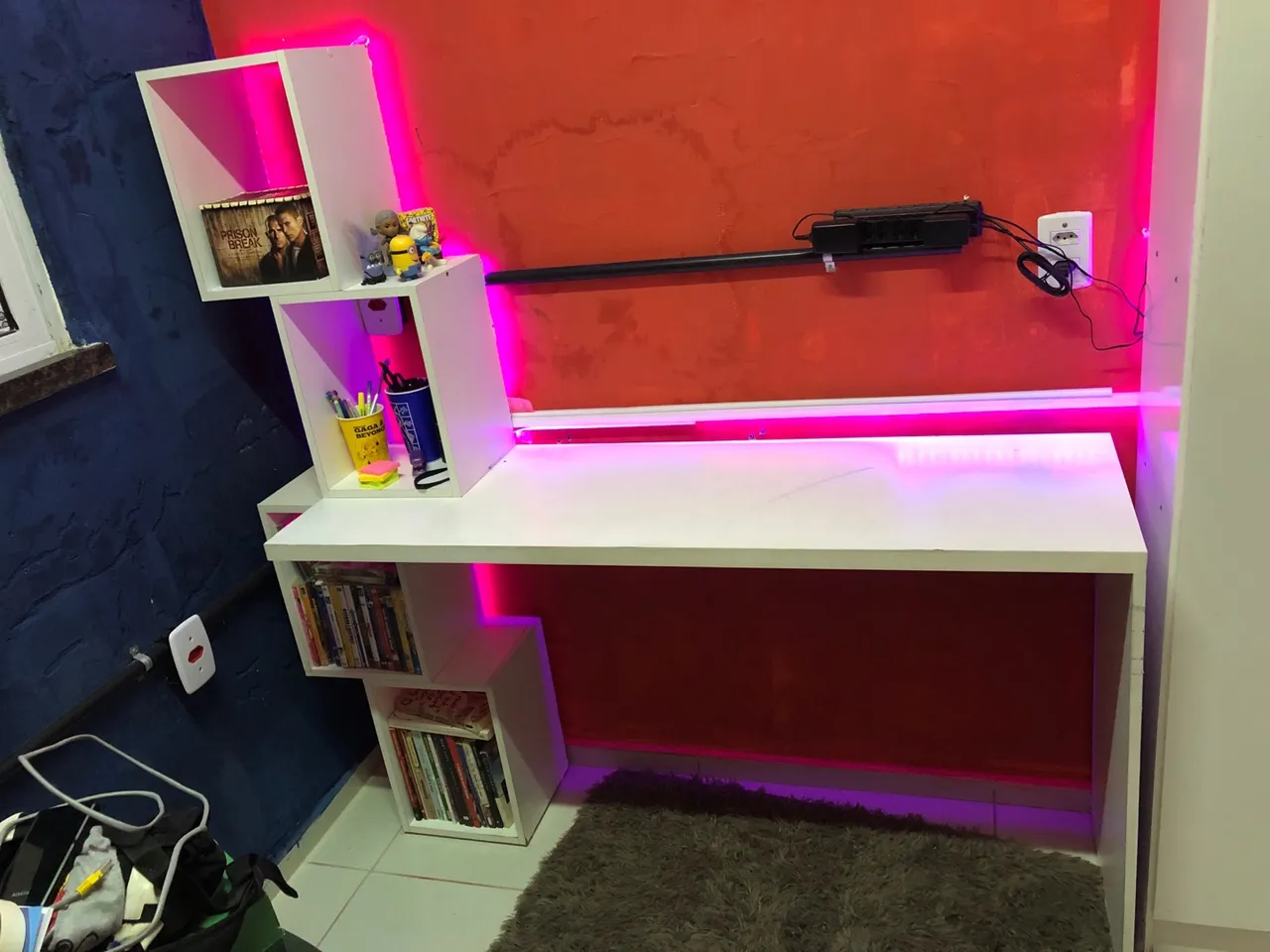 Mesa Escritório Com Nichos Organizadores