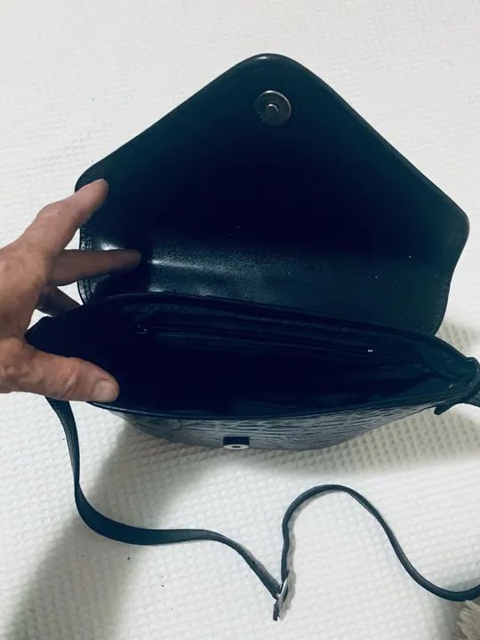 Bolsa de Ombro Preta em Couro legítimo Croco - Foto 5