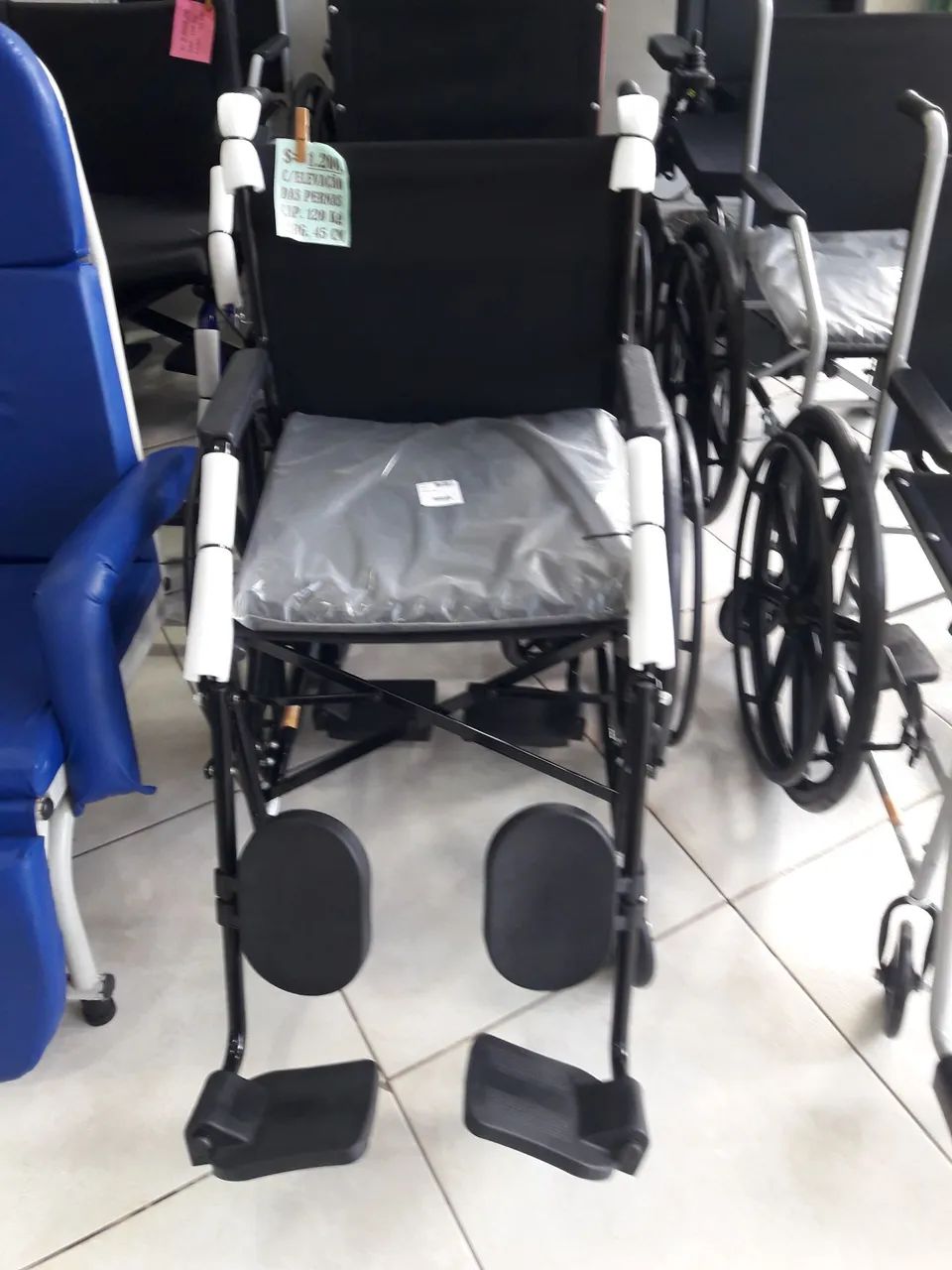 Cadeira de Rodas Confortável e Funcional (PREÇO SÓ PELO ZAP.  82.99968.2116